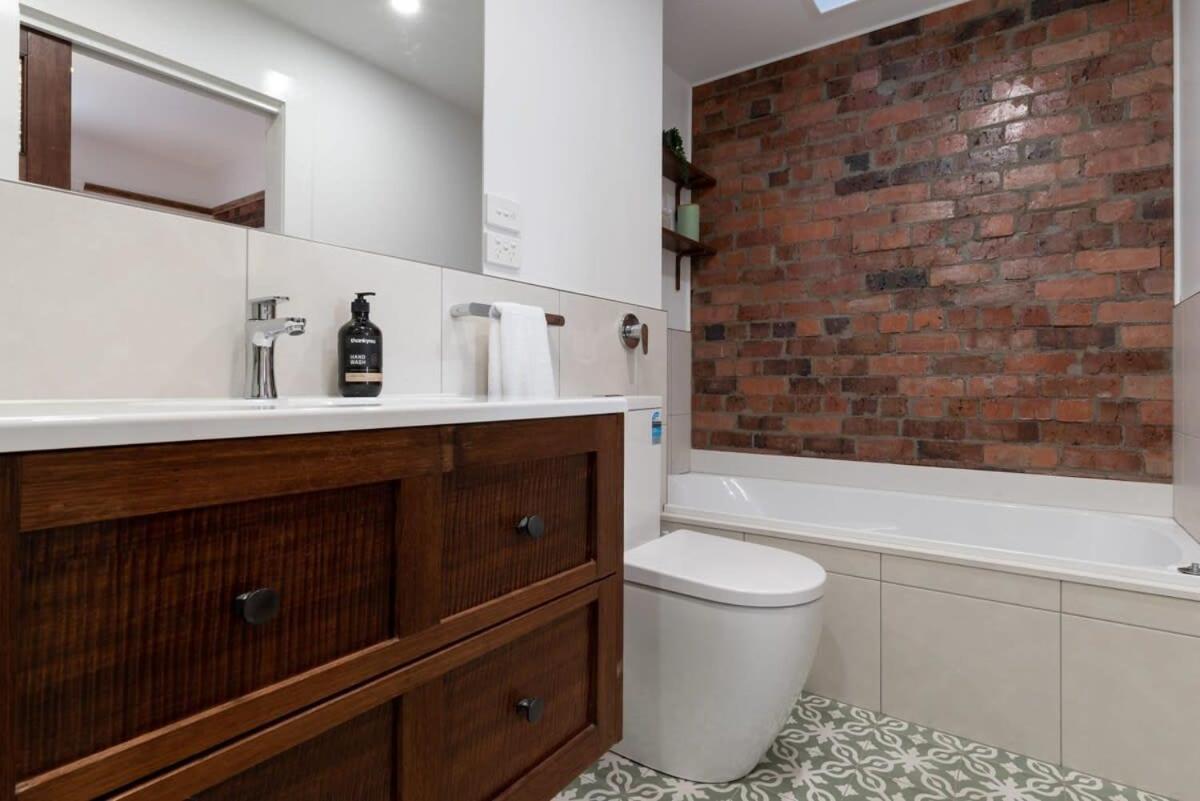Cosy Accommodation Moments From The Centre Of Town With Wifi Launceston Eksteriør billede